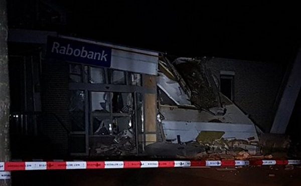 Rabobank in Vinkel zwaar beschadigd door plofkraak